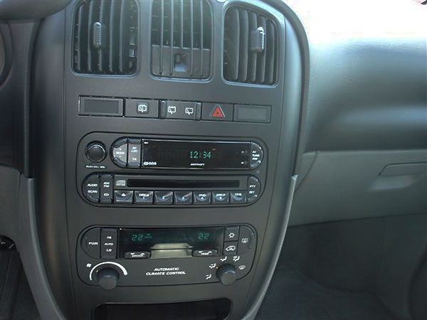 Chrysler Voyager ab 01.2002 Autoradio Blende 1-DIN 1 DIN Radioblende schwarz