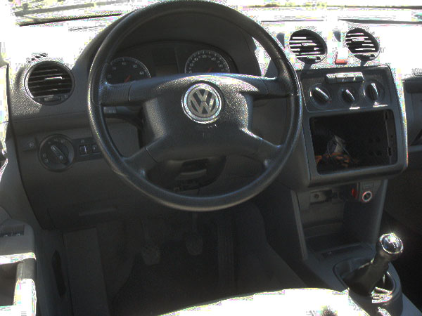 vw-caddy-radioschacht-offen