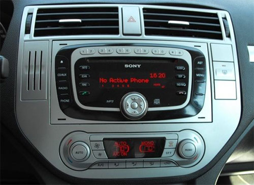 Ford-C-Max-Sony-Radio