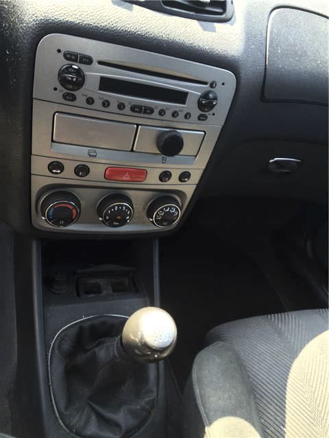 Alfa Romeo 147 mit Blaupunkt CD Radio