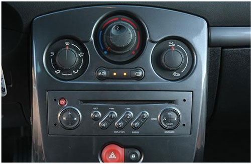 Renault-Clio-Radio-2006